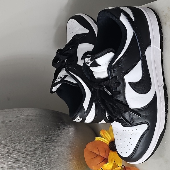 Nike Dunk Low Pandas - Picture 3 of 8